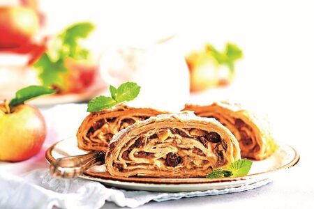 Tažený křehký štrúdl s jablky