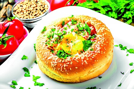 Zapečená houska s vajíčkem