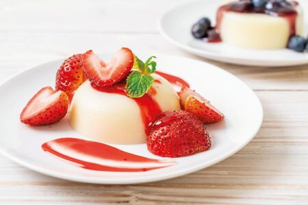 Vanilková panna cotta s jahodami