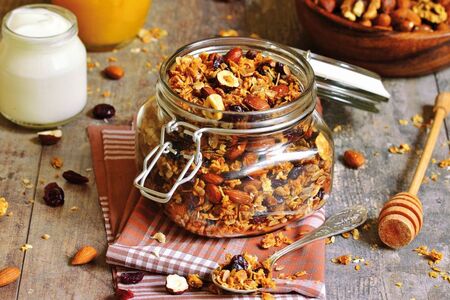 Domácí ořechová granola bez cukru