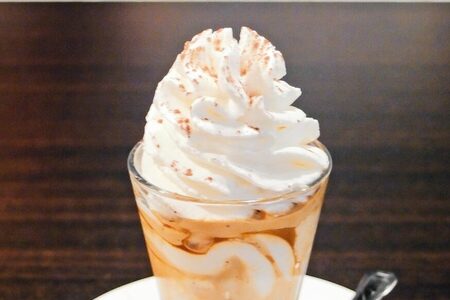 Vídeňská káva s čokoládou