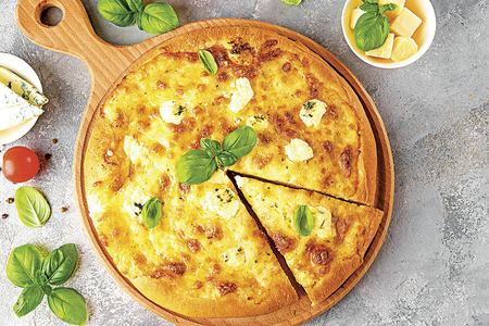 Pizza se čtyřmi druhy sýrů