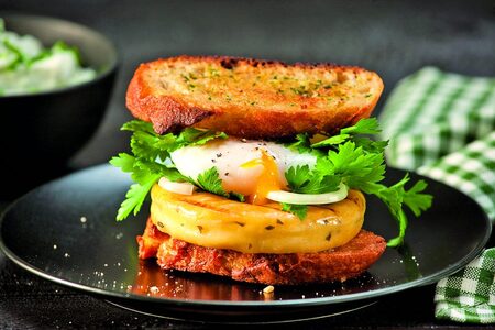 Crostini s pošírovaným vejcem