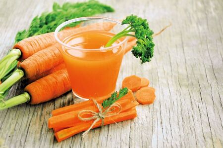 Domácí mrkvová šťáva