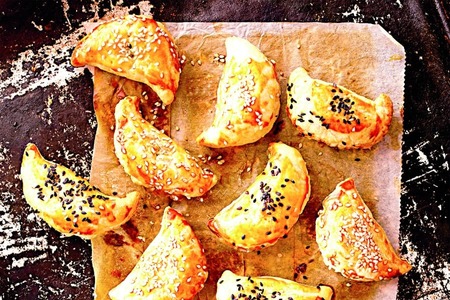 Kapsy plněné šunkou a houbami