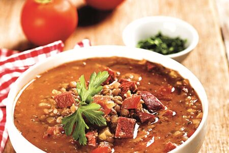 Čočková polévka s klobáskou