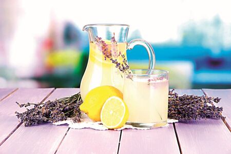Levandulová léčivá limonáda