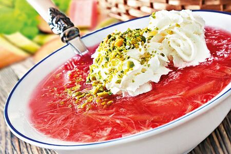 Krémová polévka s rebarborou