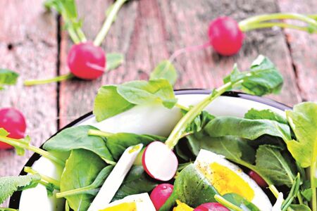 Ředkvičkový salát jako příloha k masu