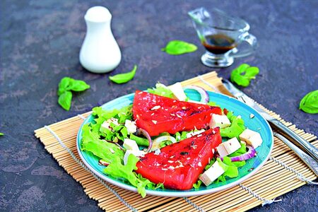 Salát s grilovaným melounem