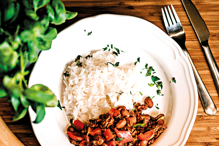 Chilli con carne s vařenou rýží