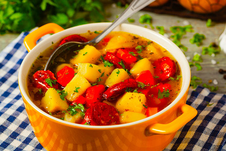 Sedlácká bramboračka s houbami