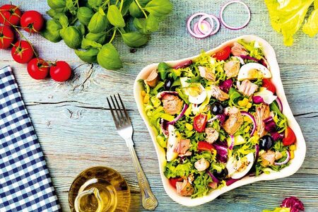 Salát s tuňákem a vejci